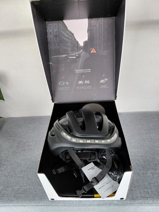 Capacete de bicicleta intligente - Lumos Kickstart. 150€ 
175€