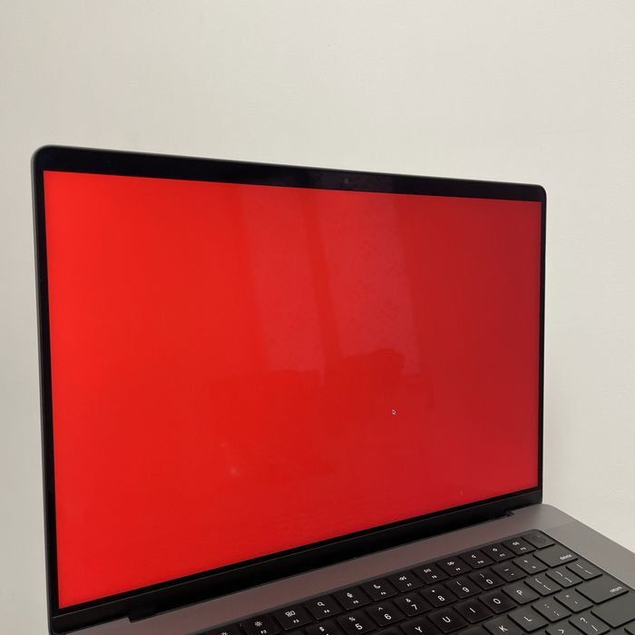 Екран на MacBook Pro 16 2021