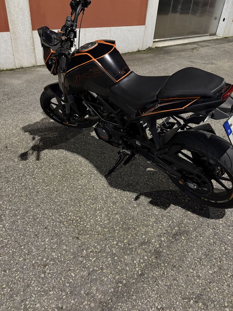 Ktm Duke 125.