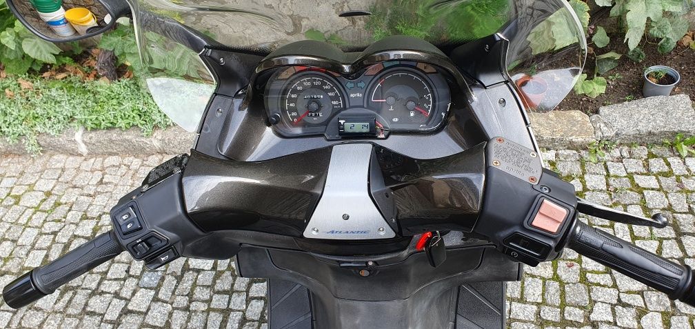 Aprilia Atlantic 500ccm duża szyba kufer SHAD jak X9 Nexus Beverly