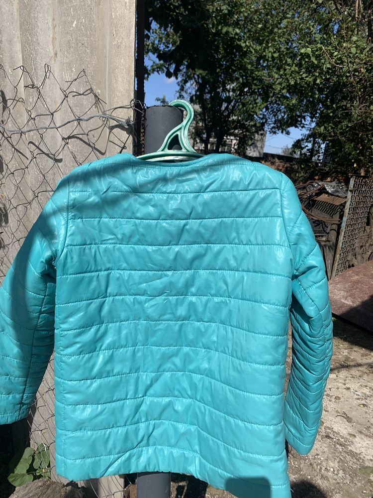 Продам жіночу демісезонну куртку вітровку/ женская куртка демисезонная