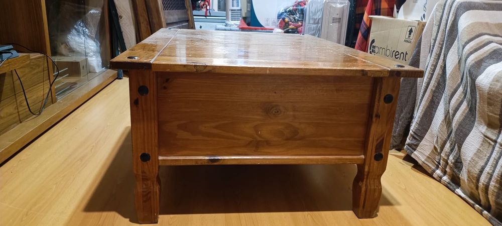 Mesa de centro em madeira
