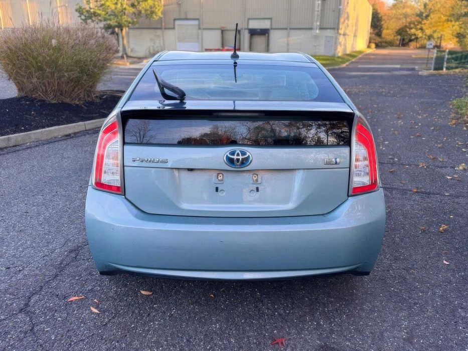 Toyota Prius Five      2013