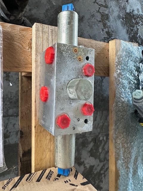 rozdzielacz hydrauliczny z manipulatorem do koparko ładowarki