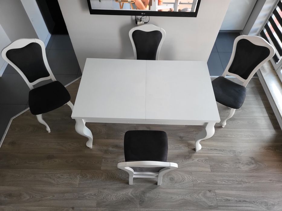 Stól z 4 krzesłami w stylu ludwikowskim rozkładany do 180cm