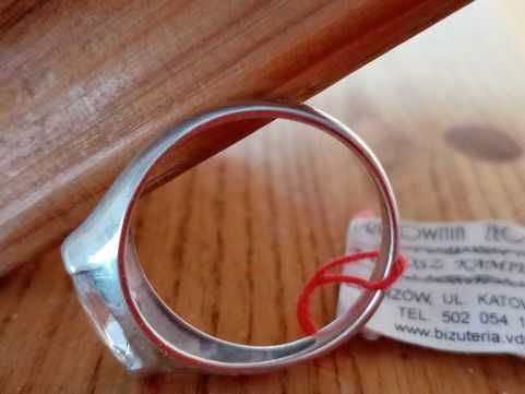 Duży pierścionek srebrny z oczkiem - rozmiar 20.