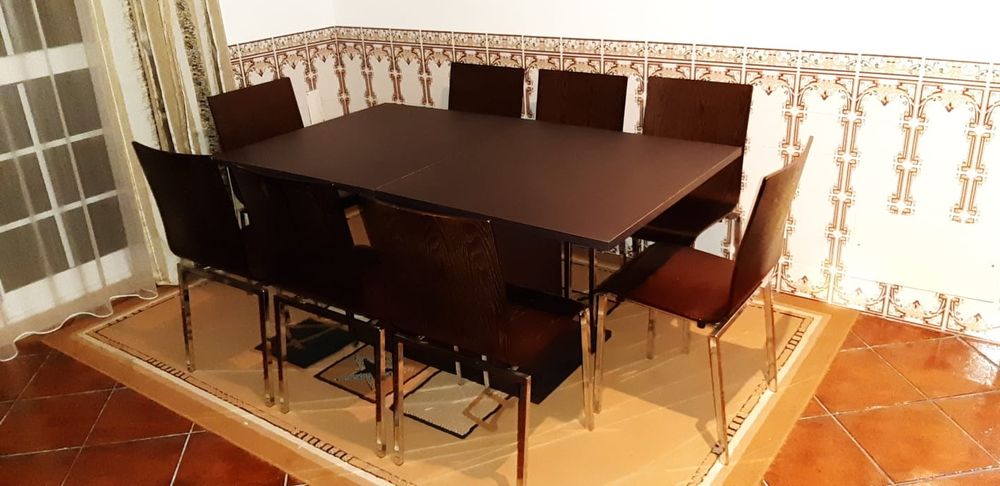 Vendo mesa com cadeiras