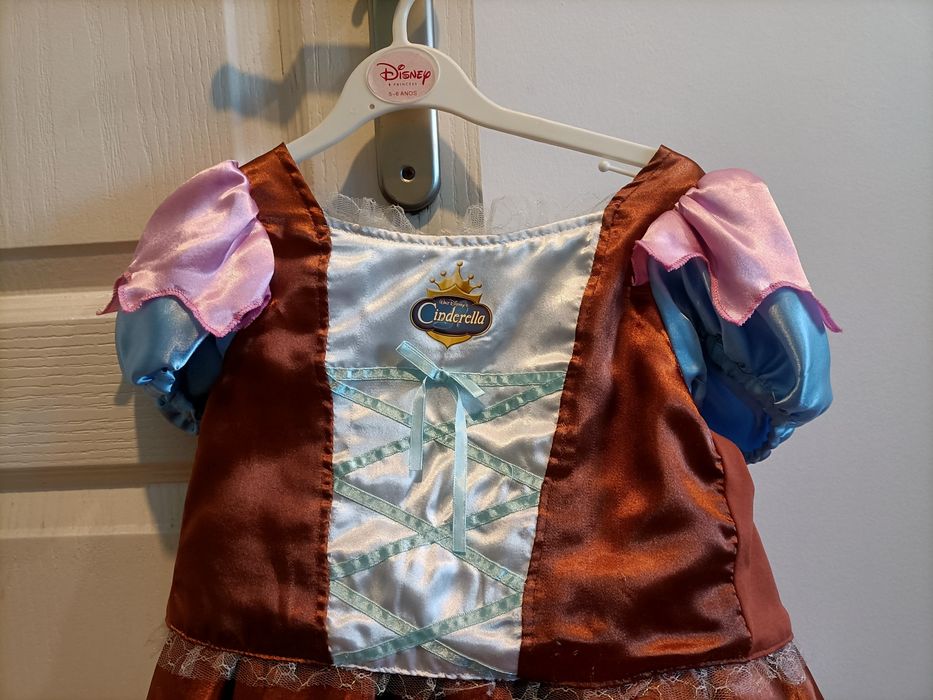 Vestido reversivel de 2 princesas