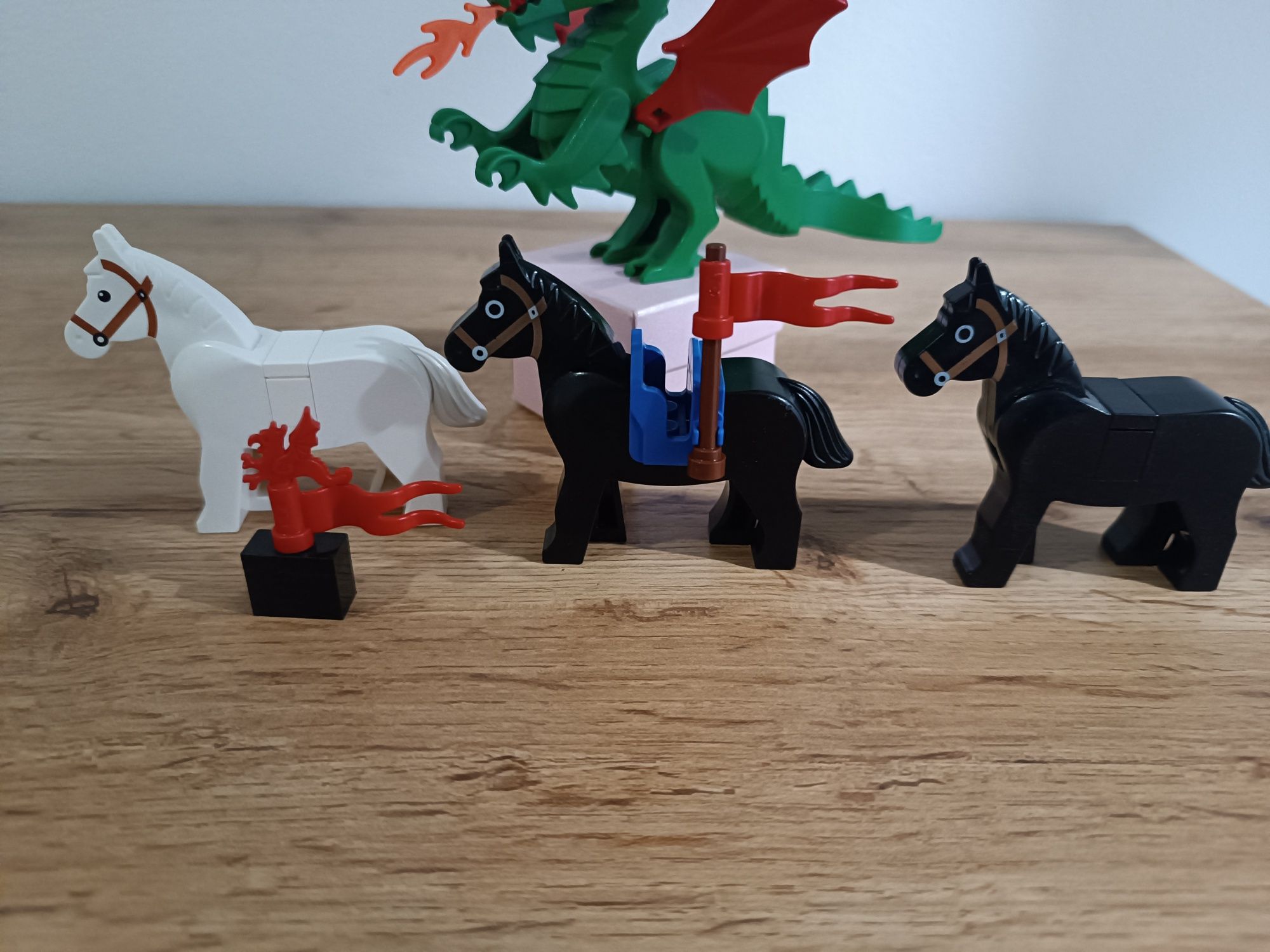 LEGO castle Zamek Smok Dragon i konie horse