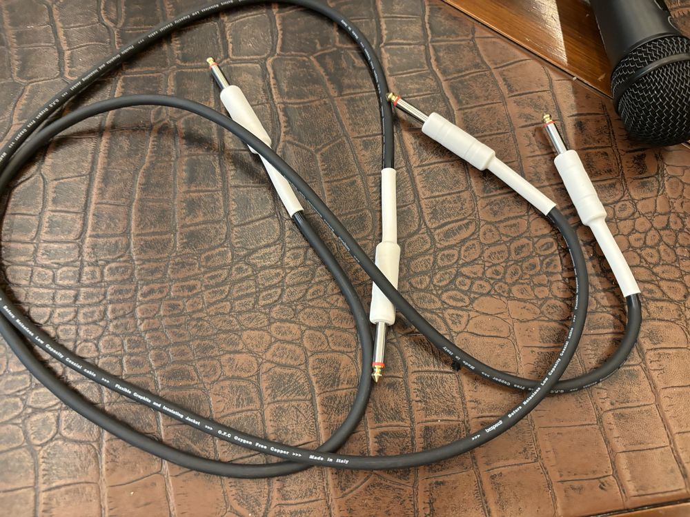 Mirofones AKG sem fios (conjunto)