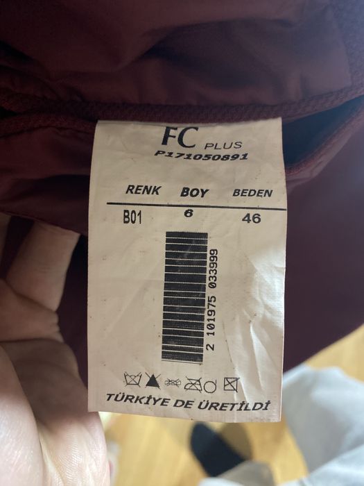 Продам приталений костюм 3-ка FC plus