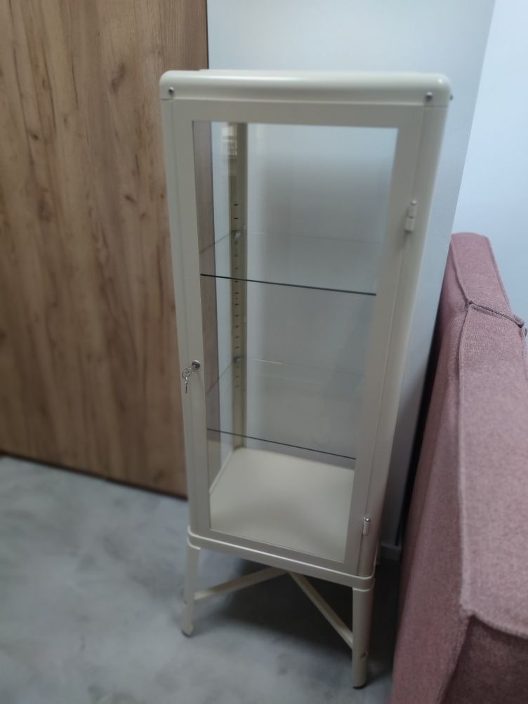 Witrynka Fabrikor Ikea kremowa