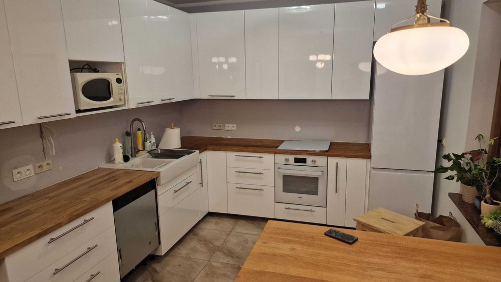 Zaokrąglony szklany biały okap kuchenny VDB DS9 90.