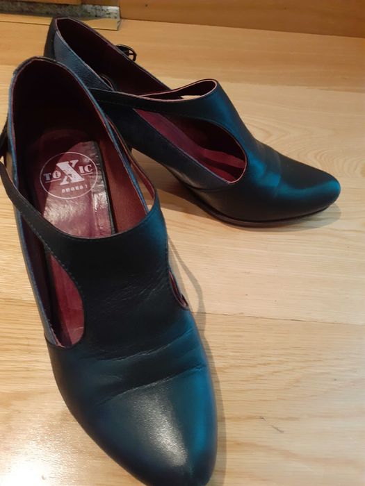 Sapatos pretos em pele - 36