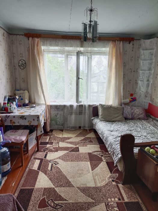 Продам квартиру в гуртожитку свій туалет , кухня
