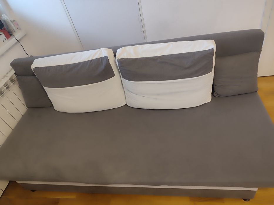 Roczna sofa z funkcją spania (do odbioru najpóźniej do 27 października