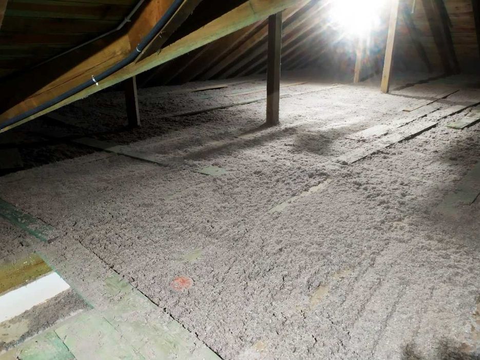 Ocieplanie piana PUR, izolacja pianką poddasza, wdmuchiwanie celulozy