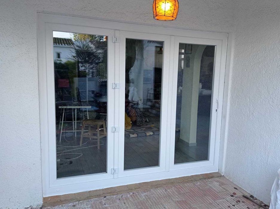 Portas e janelas em PVC A+