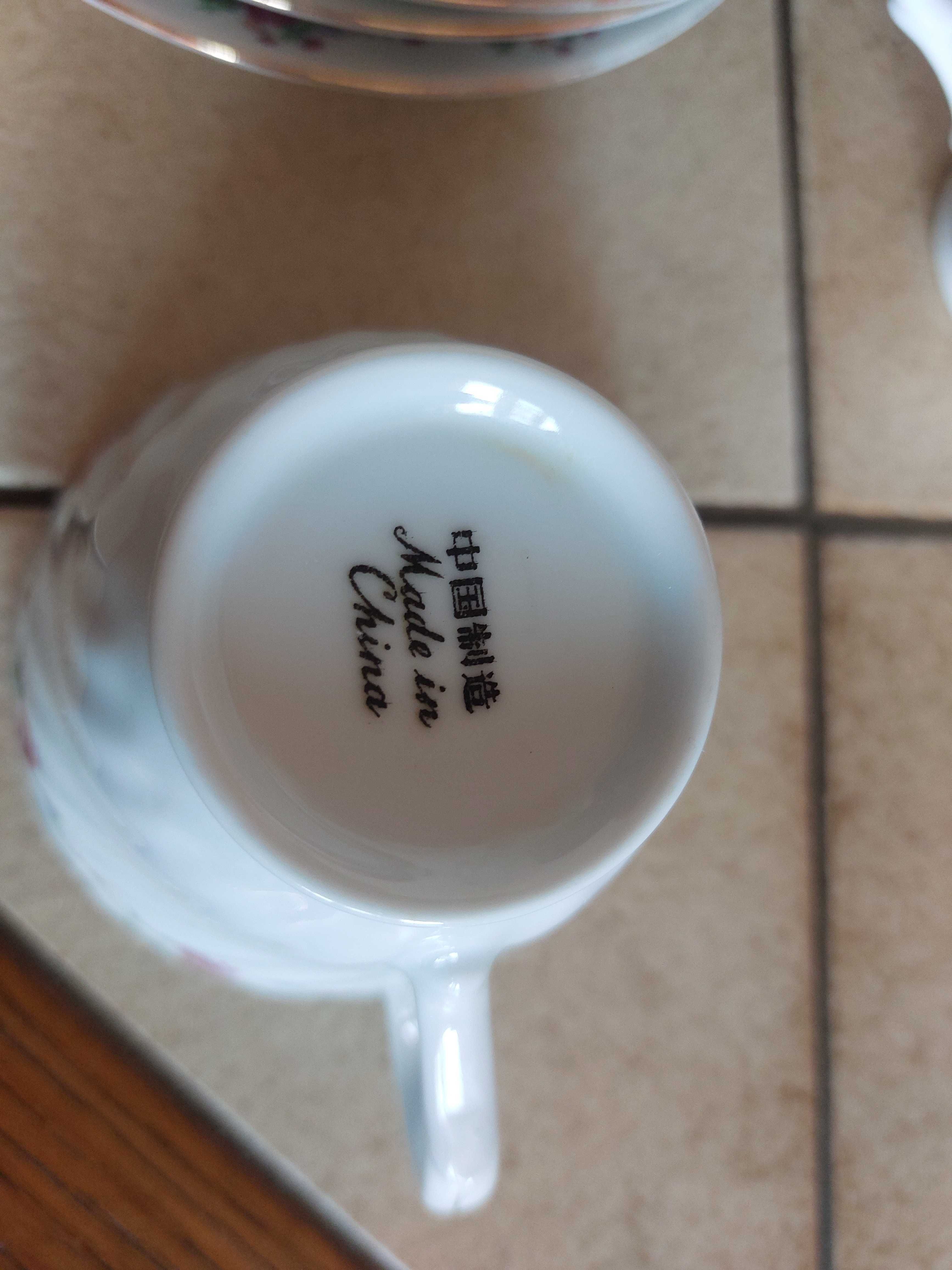 Zestaw chińskiej porcelany do kawy z kwiatami