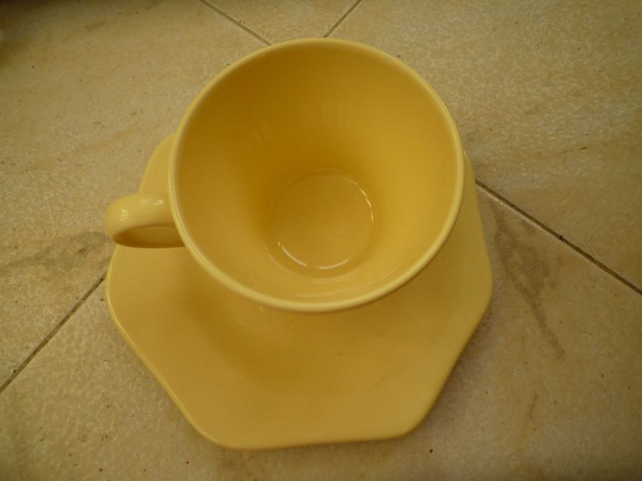 Conjunto de pires e chavena de chá Porcelana Secla