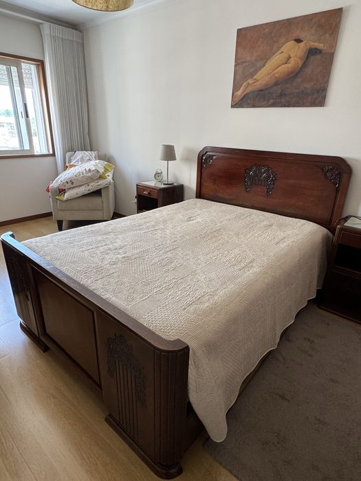 Conjunto de Cama e Roupeiro - Antigos em Madeira maçica