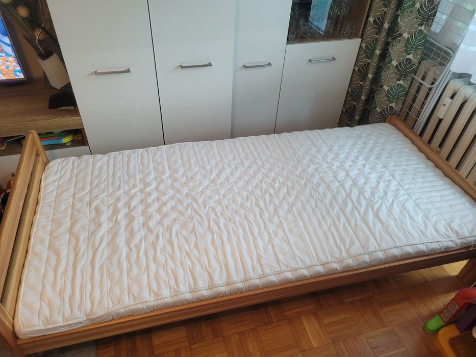 Łóżko 90x200 z materacem