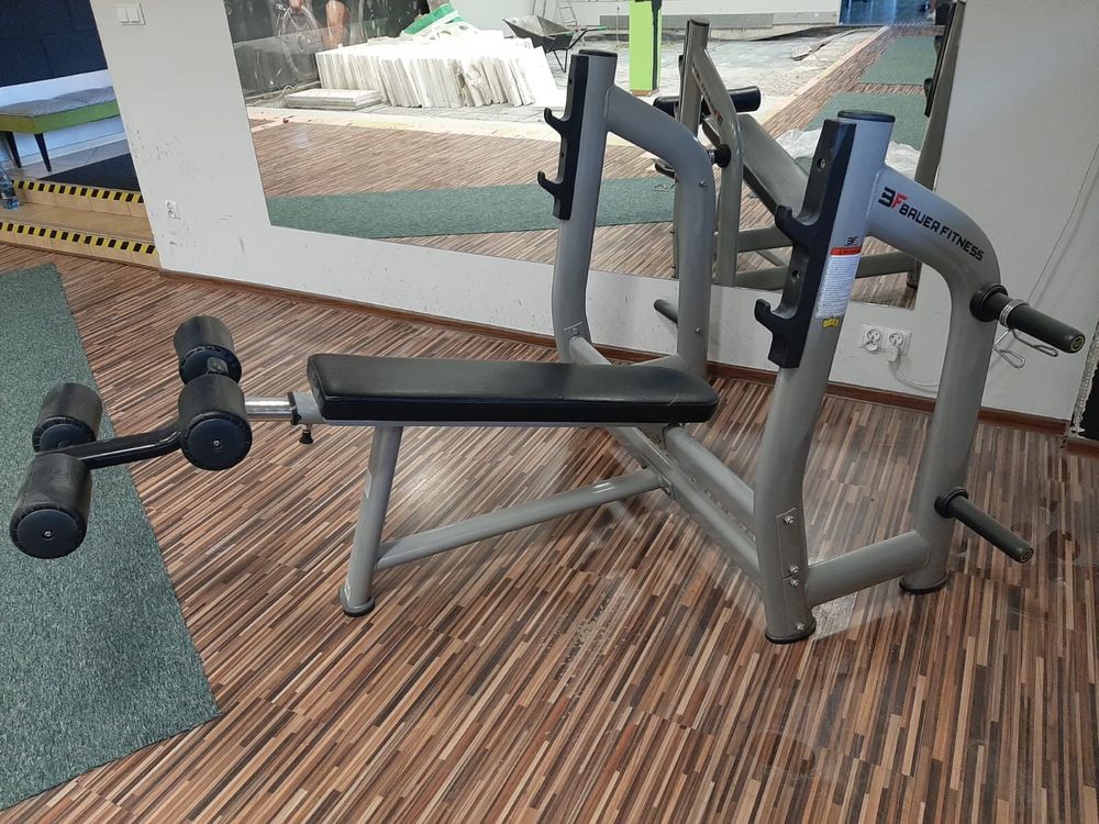 Ławka pod sztangę olimpijska, skośna dół  firmy Bauer Fitness