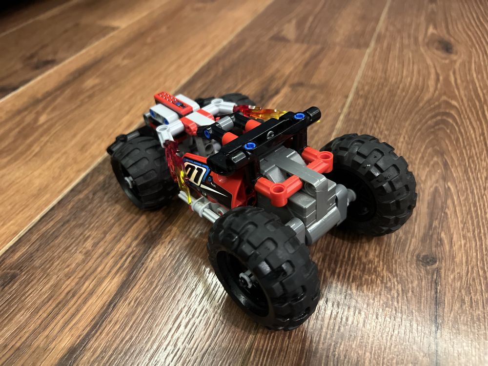 Lego Technic czerwona wyścigówka 42073
