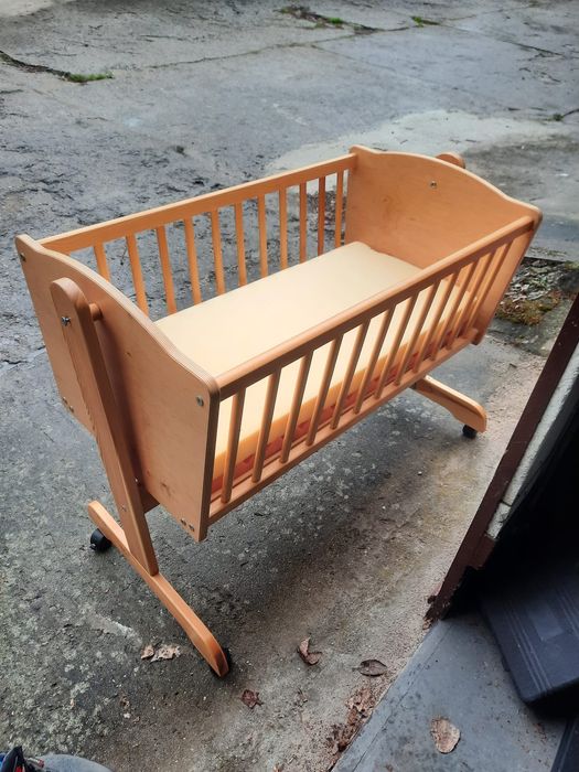 Drewniana kołyska + akcesoria