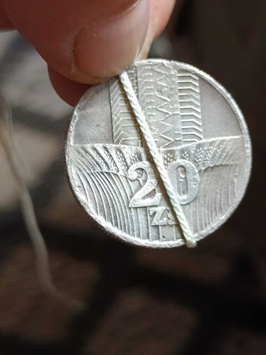 Sprzedam monetę 20 zloty 1974 r kłosy wieżowiec lekka skretka
