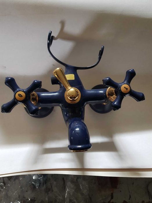 Misturadora banheira retro azul e dourada