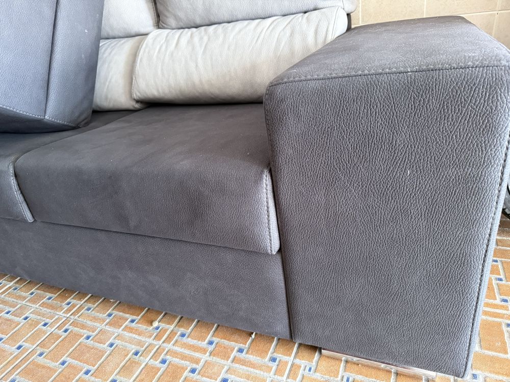 Sofá 3 lugares com 2 puff e chaise-loungue/mesa de centro