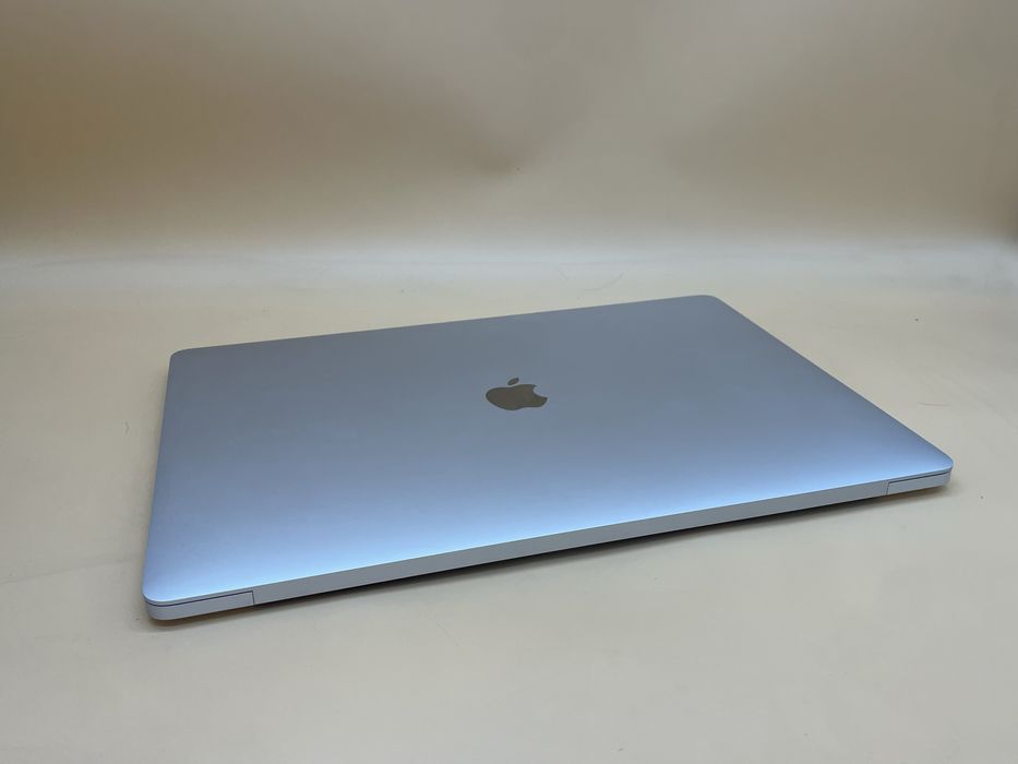 Macbook pro 16 2019 i9 32gb amd 5600 4tb памяті 85 циклів батарея