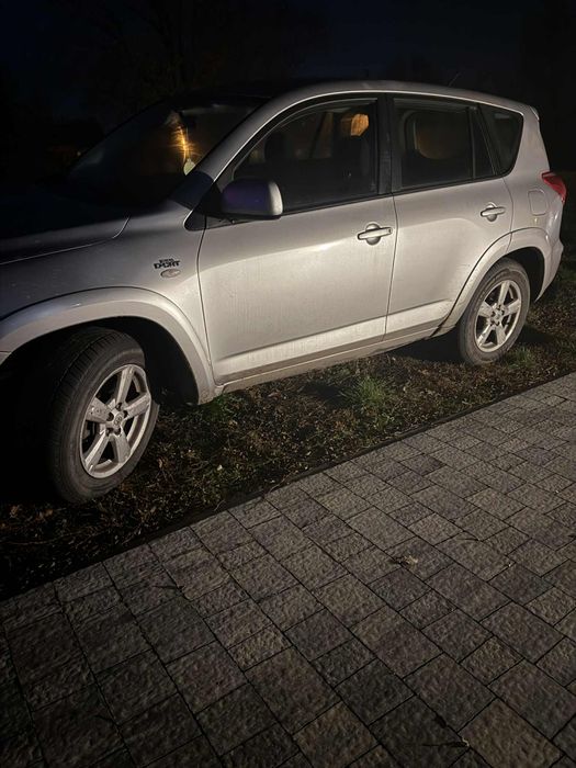 Toyota rav 4 2.2 177 km