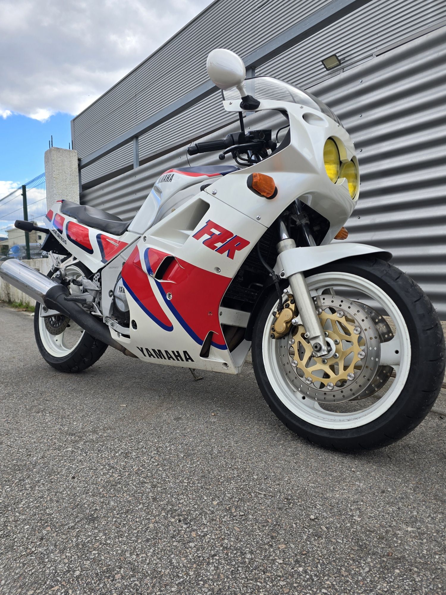 Yamaha FZR 1000 Genesis