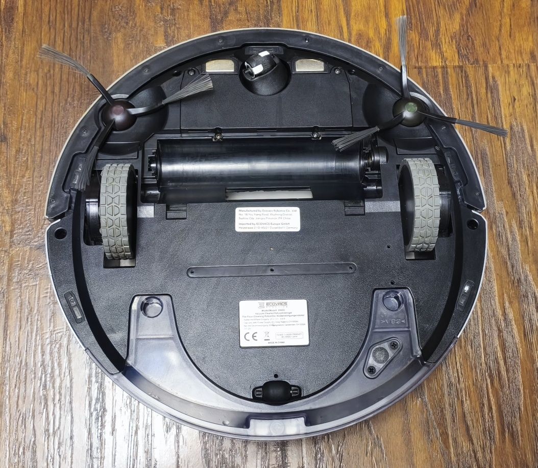 Робот пилосос ECOVACS Deebot Ozmo 900
