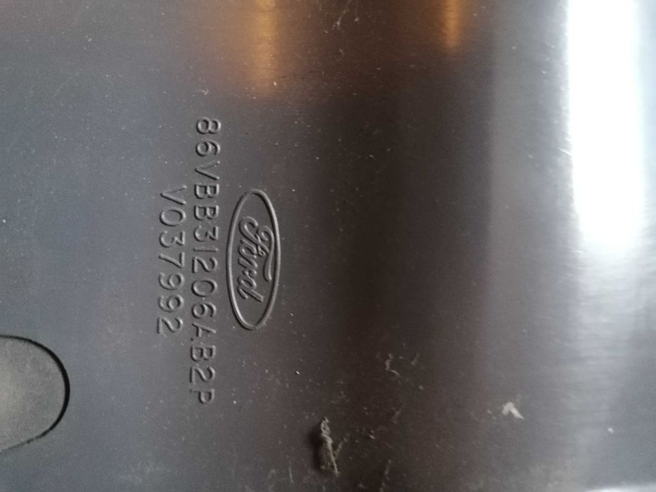 Canto interior Ford Transit L