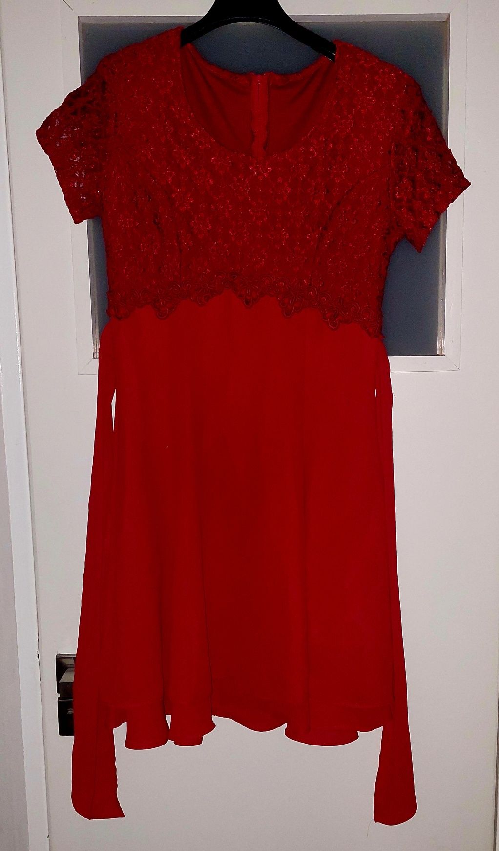 Czerwona sukienka Brunnella