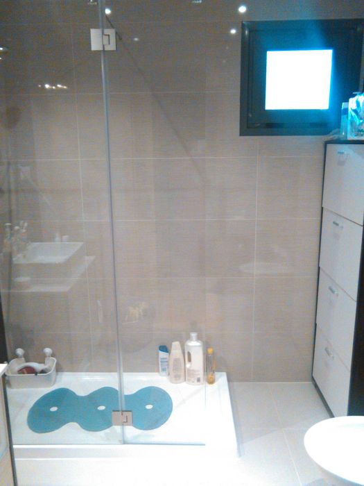 Painel de duche frontal fixo e perfil giratório de porta dobrável 180º