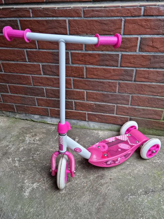 Hulajnoga dziewczęca trójkołowa.