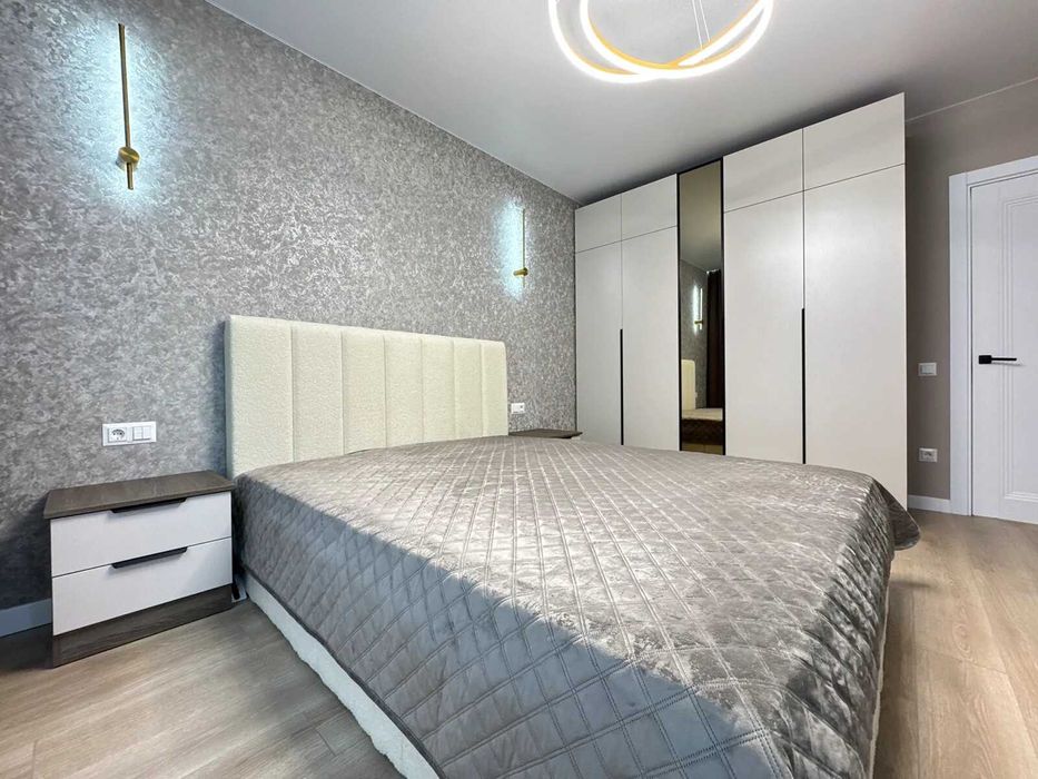 Шикарна двокімнатна квартира з кухнею-студією