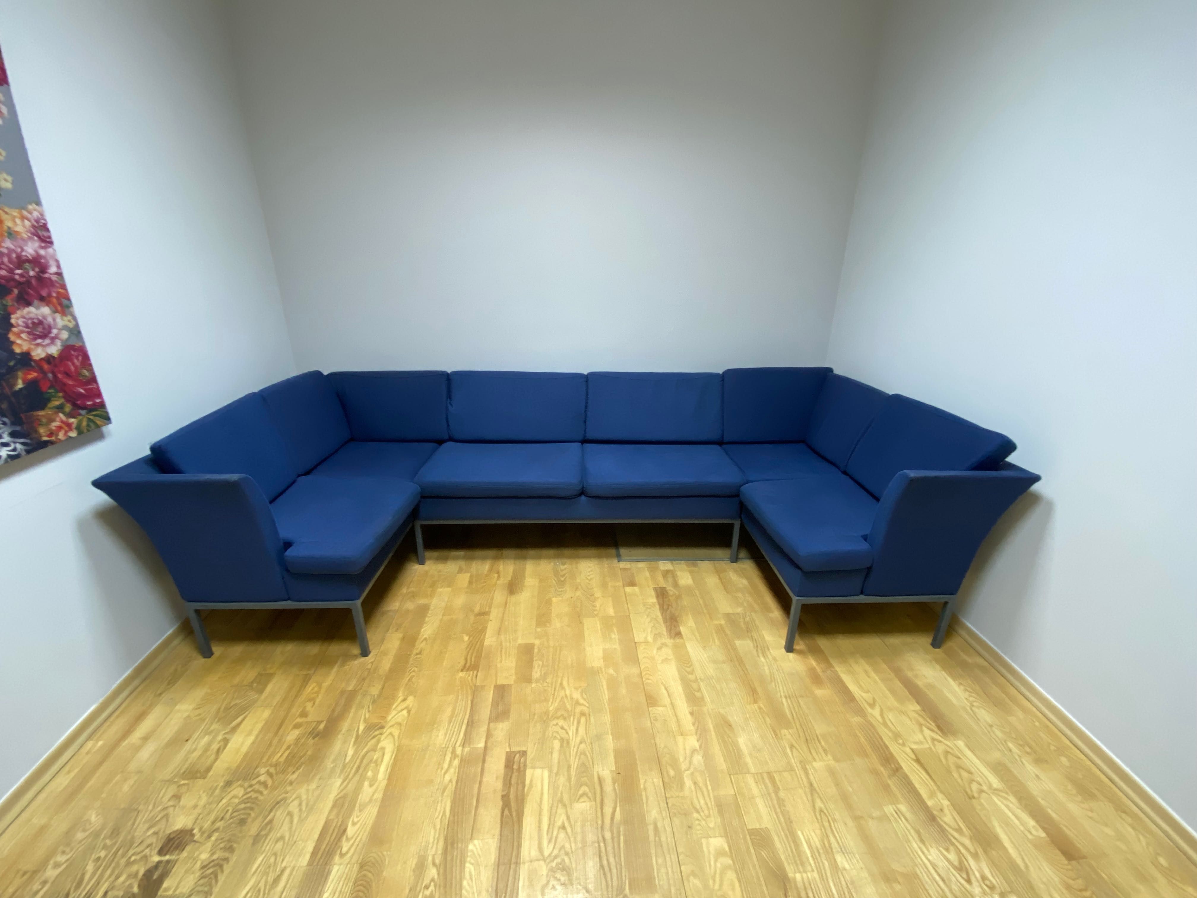 Темно-синій офісний диван