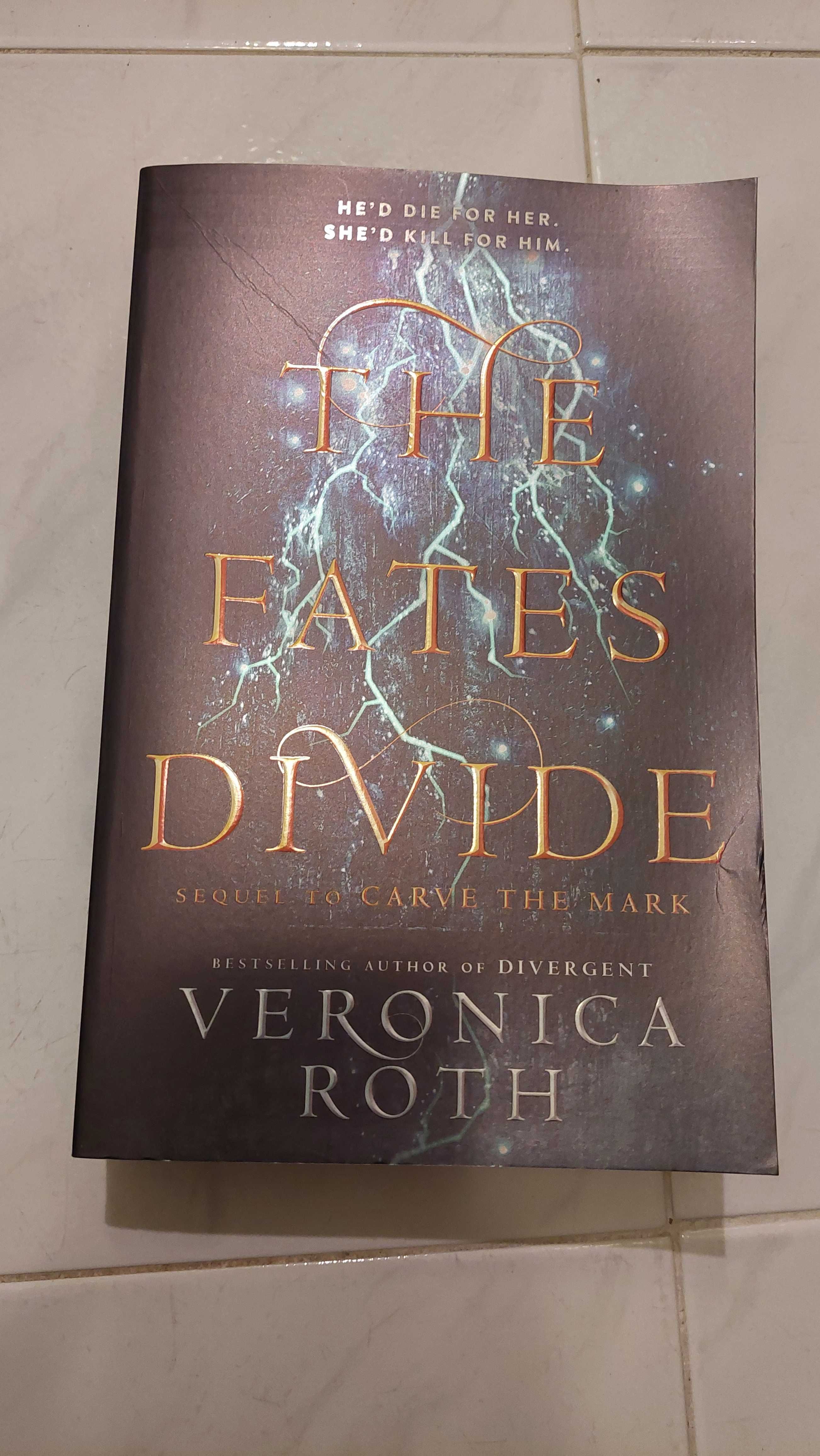 Saga "Carve The Mark" & "The Fates Divide", de Veronica Roth (inglês)