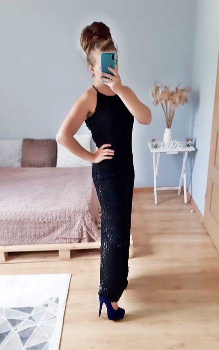 Długa sukienka na sylwestra Samantha Faiers czarna z rozcięciem brokat