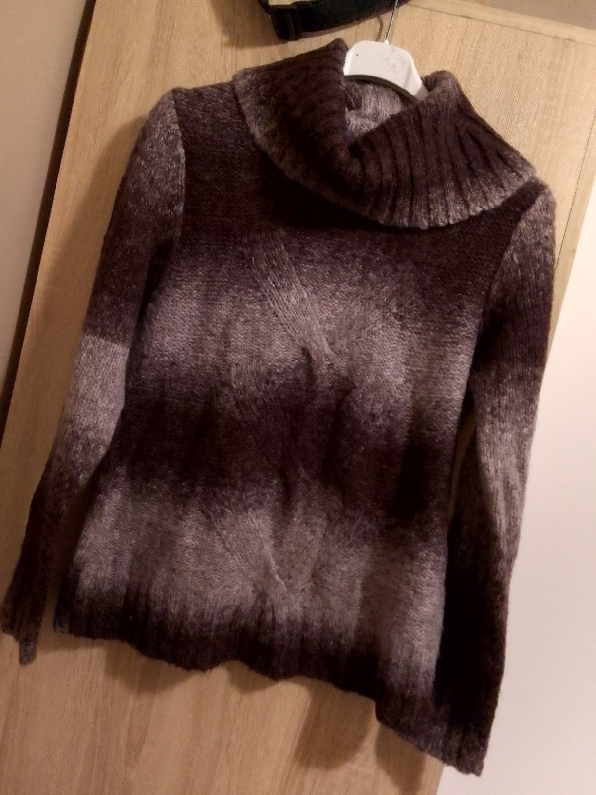 Oddam ciepły sweter golf