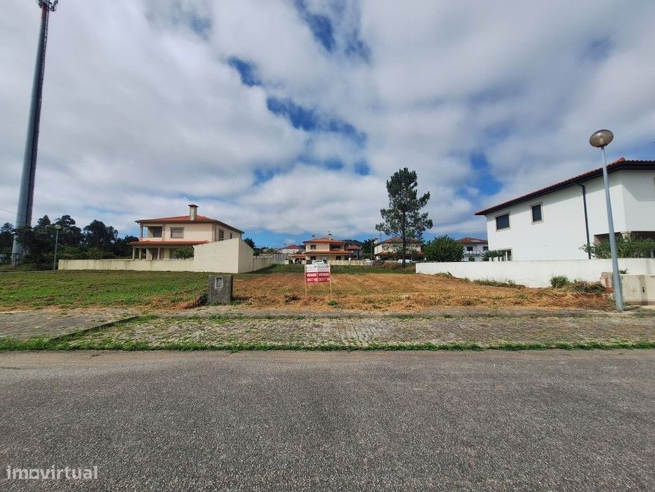 Lote de Terreno com Projeto Aprovado em Vila de Punhe Viana do Castelo
