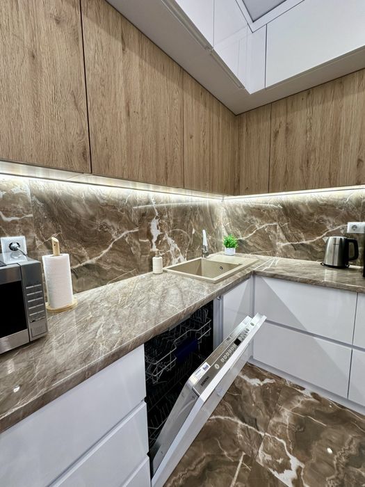 Продам двокімнатну квартиру на Щасливому! Терміново