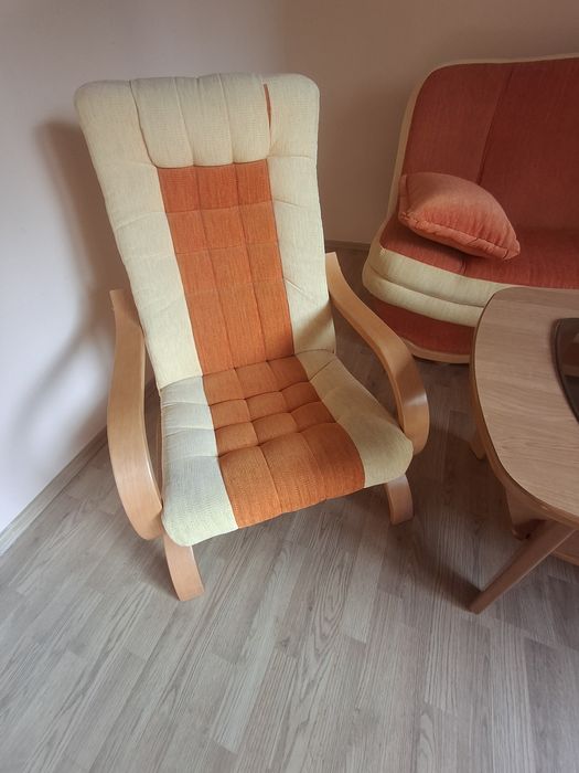 Dwa fotele oraz stolika, ława