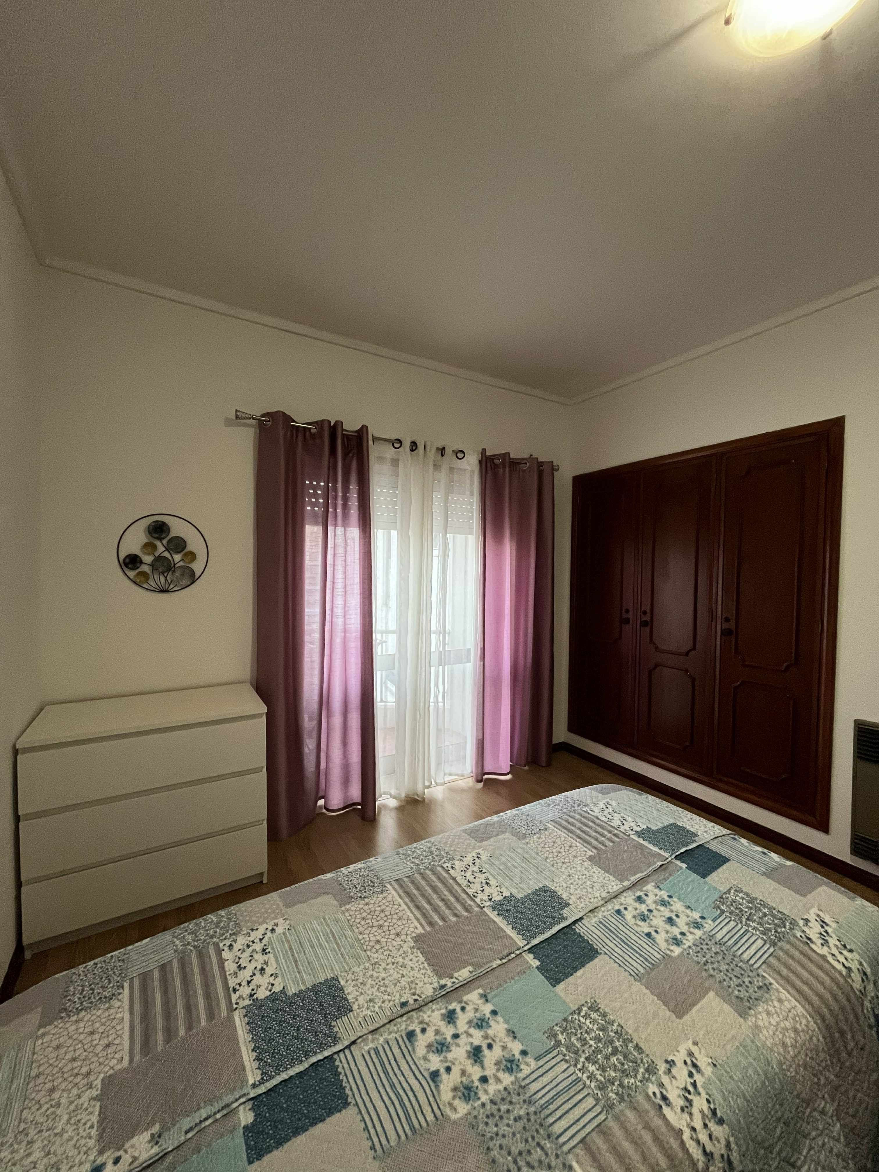 Quarto MENINA trabalhadora
