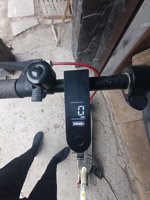 Електросамокат в гарному стані